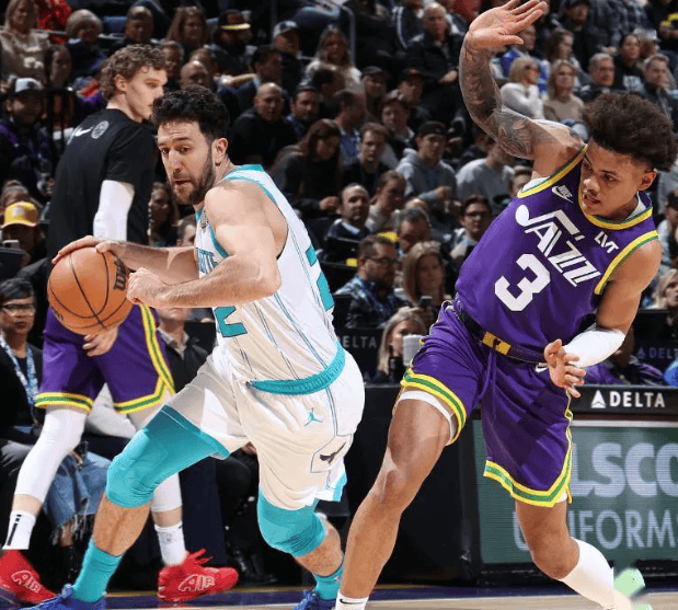 步行者复出首战，逆转取胜状态火爆，爵士成为焦点！的简单介绍