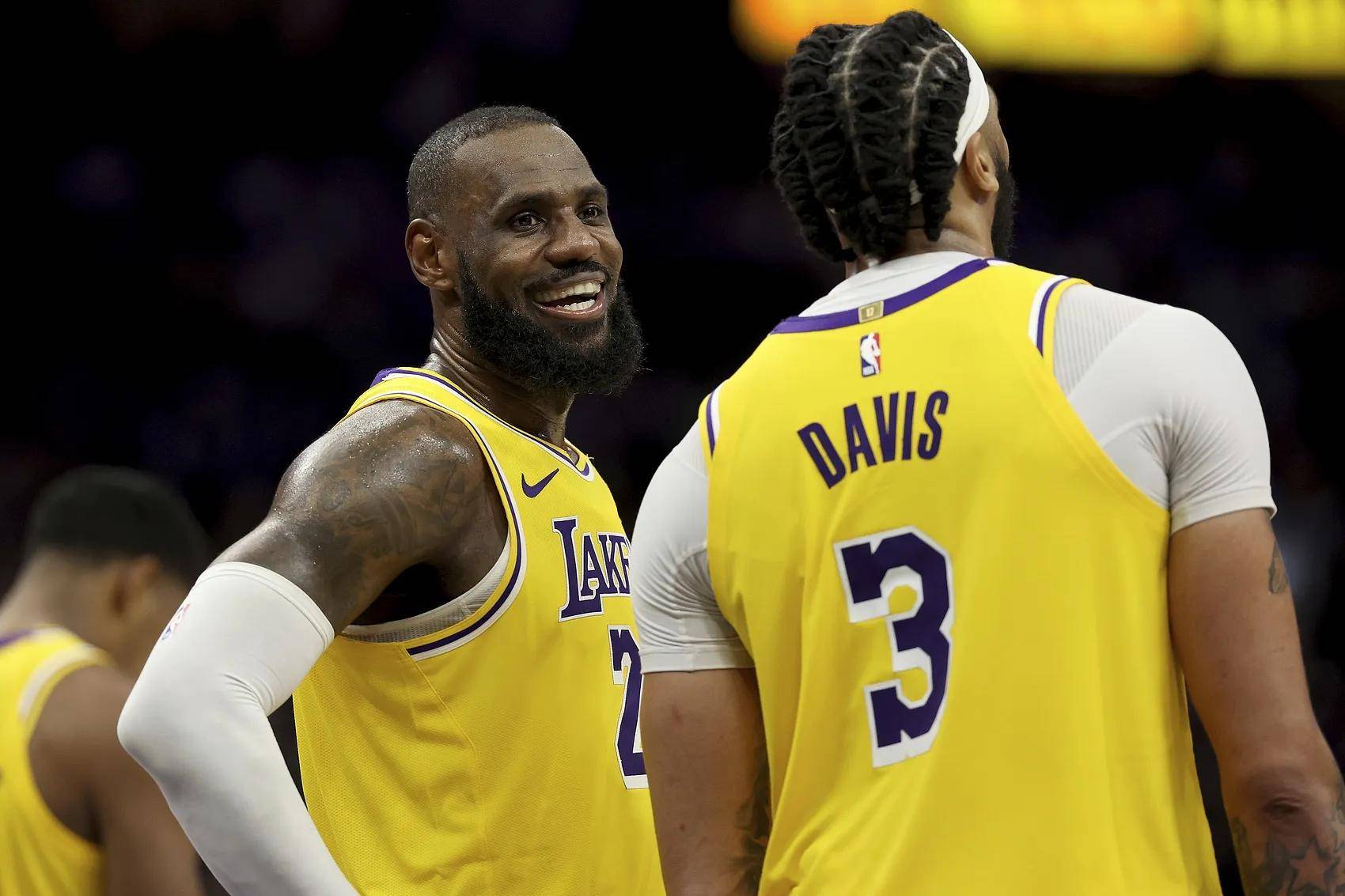 关于掘金狂砍浓眉哥分，三连败迎来新赛季高光！的信息