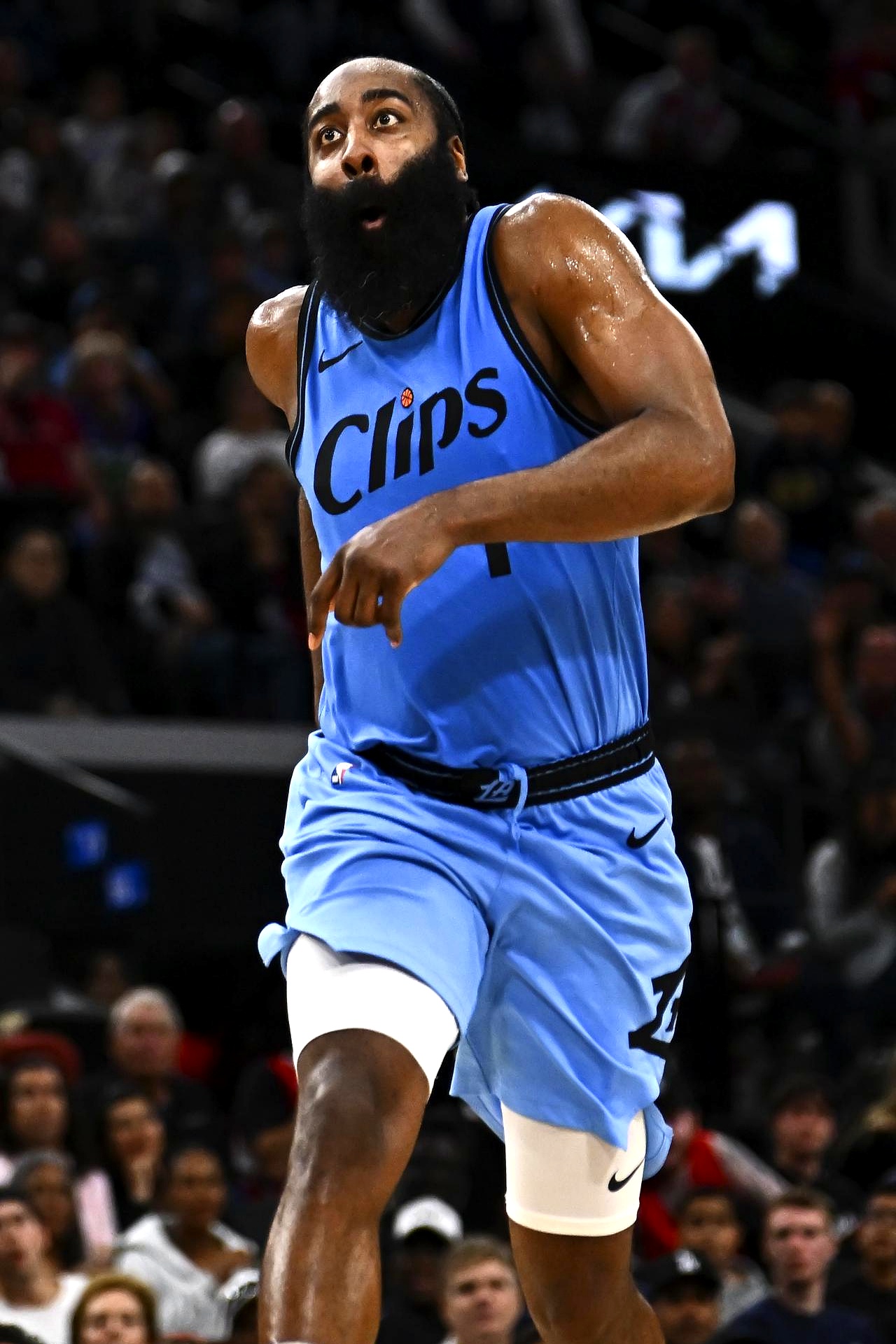 哈登在尤文图斯比赛中重要助攻，晋级下一阶段引发热议！